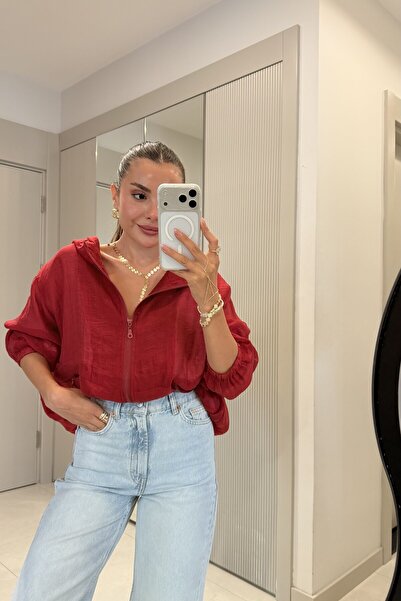Gizem Ecemiş Margot Kırmızı Fermuarlı Kapüşonlu Yağmurluk