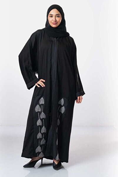 FASHION عباءة كلاسيكية مطرزة من الكريب بأكمام مربعة
