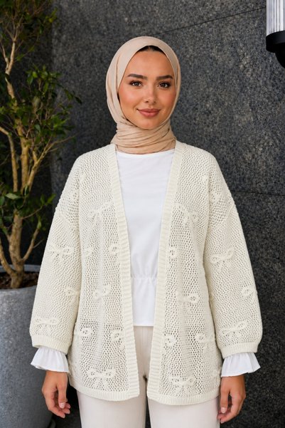 Lunfia Fiyonk Desenli İnce Fitilli Düğmesiz Tesettür Triko Hırka - Beyaz