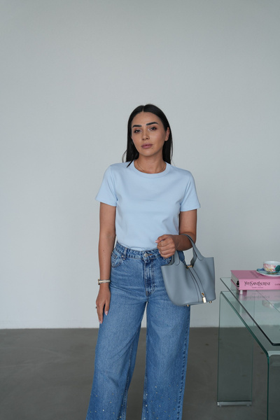 Özge Özgenç Basic bicycle collar t-shirt