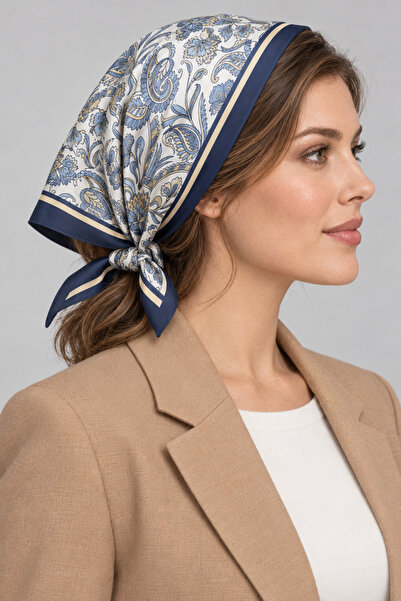 DSCARF Paisley albastru – Eșarfă din satin crem cu model șal și bordură bleumarin 70×70 cm