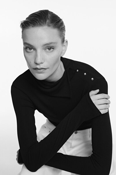 H&M Yarım Balıkçı Yakalı ve Düğme Detaylı Üst