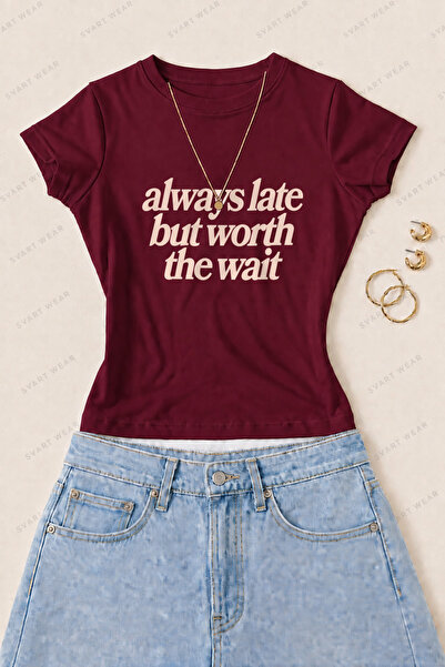 SVART WEAR Γυναικείο μπλουζάκι Always Late με τυπογραφική στάμπα από βαμβάκι ...