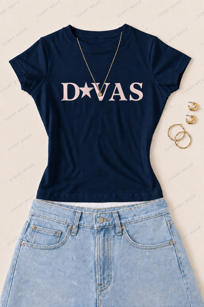 SVART WEAR تي شيرت نسائي ضيق من القطن والليكرا مطبوع من Divas - أزرق داكن
