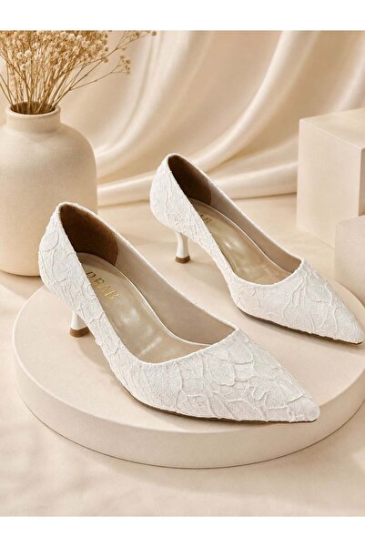 dabab shoes Дамски бели обувки на ток LEYLA със заострен връх, с дантелен дес...