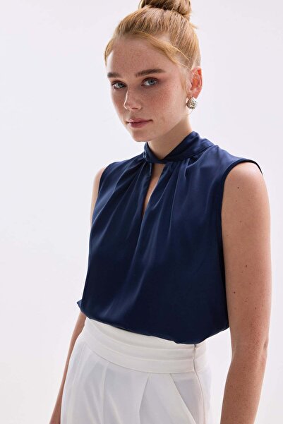 Sateen Yaka Detaylı Saten Bluz