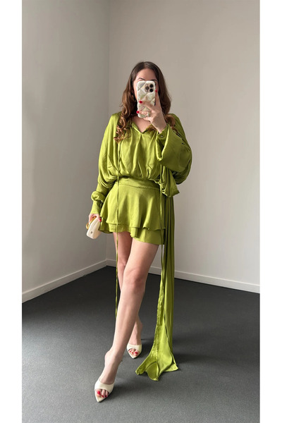 hot fashions Saten Karışımlı Şortlu Dökümlü Elbise
