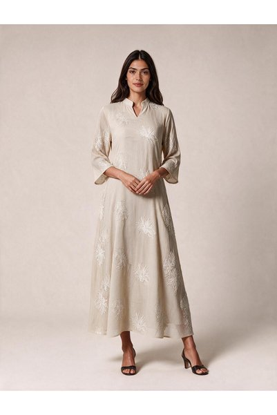 TOP CLOTHE جلابية بتطريز بارز وقصة انسيابية