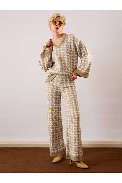 Sassafras By Styli Beige Houndstooth Knit V-Neck Sweater and Wide-Leg Pants Set