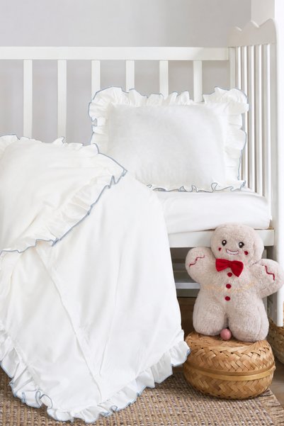 Magnolia طقم غطاء لحاف أطفال مزخرف بالكشكشة |   مجموعة من 3 قطع (غطاء لحاف - ملاءة سرير - غطاء وسادة) |   قطن، ناعم، مريح |   100 × 150 سم