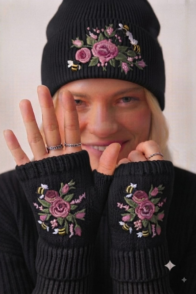 EMR Online Women's Knitwear Beanie Gloves Set Floral Bee Embroidered Knitted Winter Beanie and Gloves