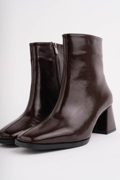 VİYANAAYAKKABI Coffee-Colored Women's Flat-Toe Thick-Heeled Zippered Stylish Short Boots