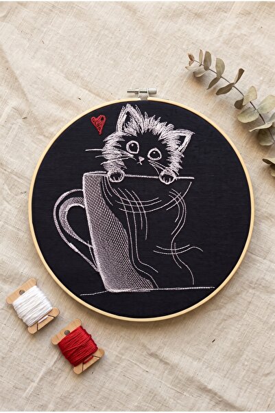 Fincanda Kedi ve Kalp Desenli Minimalist Siyah Ahşap Kasnak Nakış Tablo Duvar Dekoru