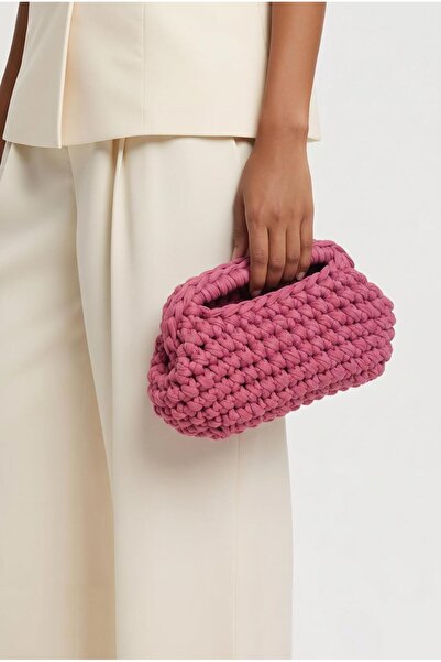 House Of Lylia Penye iplikten el örgüsü pembe renkli çanta.