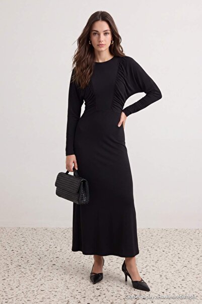 Trendyol Modest فستان أسود بقصة على شكل حرف A/على شكل جرس، بياقة دائرية، وتفا...