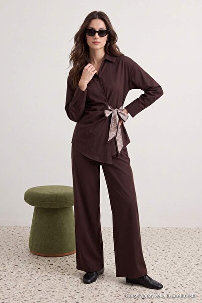Trendyol Modest Dunkelbraunes zweireihiges Hemd mit Kragen und Hose – Obertei...