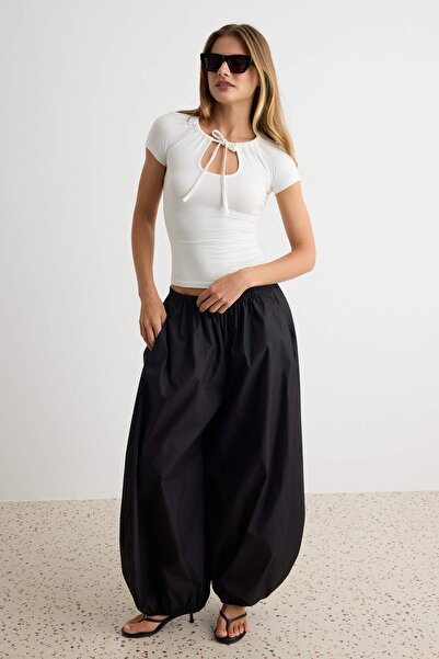 Trendyol Collection Ecru Fitted Keyhole Neckline Crop/Short Knitted Blouse Tw...