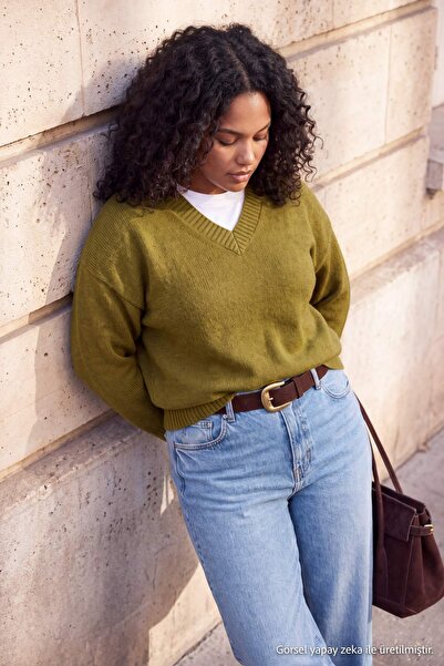 Trendyol Curve Wardrobe Essentials Oil Green Basic Wide Fit Soft Textured Kni...