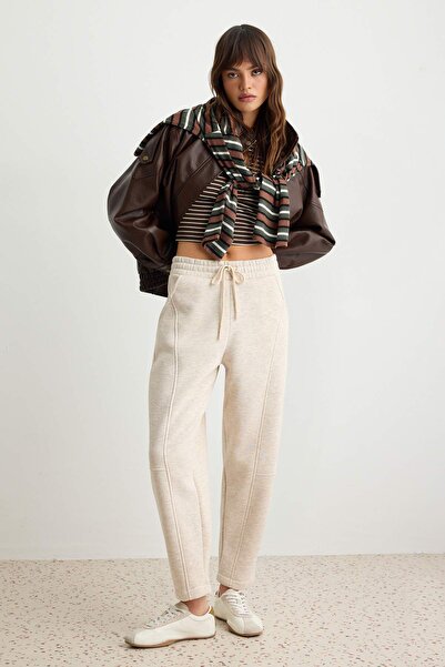 Trendyol Kollektion Beige Melange Barrel Mold Strick-Jogginghose mit Nähdetai...