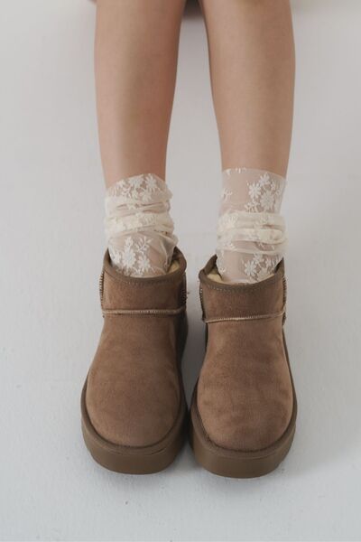 Capone Outfitters Thick Sole Round Toe Furry Inside Mink Suede Ankle Boots