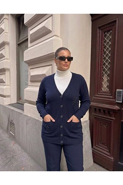 onno style women سترة تريكو كلاسيكية مع إكسسوارات من الأحجار ونسيج فولاذي