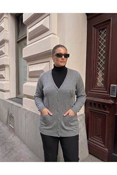 onno style women سترة تريكو كلاسيكية مع إكسسوارات من الأحجار ونسيج فولاذي