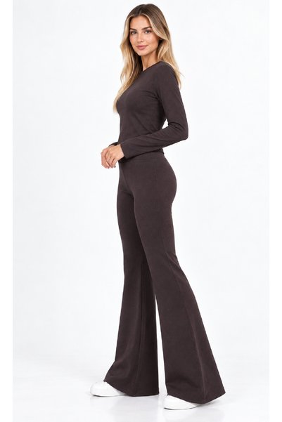 AÇELYA TEKSTİL Morning, It's Time to Stop Thinking about Combinations! 🤍 Soft Cotton Texture, Comfortable Fit, and Modern Wide Leg Design Make This Suit Ready for Every Moment of the Day.