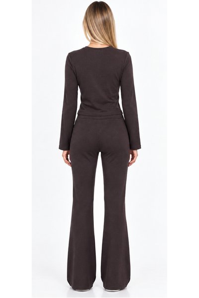 AÇELYA TEKSTİL Morning, It's Time to Stop Thinking about Combinations! 🤍 Soft Cotton Texture, Comfortable Fit, and Modern Wide Leg Design Make This Suit Ready for Every Moment of the Day.