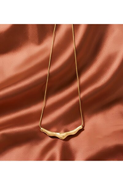 Gold Renk Akışkan Formlu Minimalist Tasarım Kadın Kolye