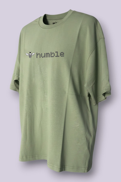 Unisex Oversize Ribanalı Yaka Arı 'be humble' Baskılı Tişört Bol Kesim