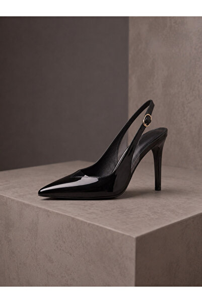 Güllü Shoes حذاء أسود من الجلد اللامع بتفاصيل شفافة وكعب ستيليتو رفيع ومقدمة ...