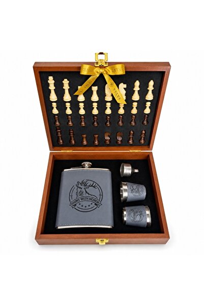 velve Men's set Hunter, box with board and chess pieces, flask, 2 glasses and...
