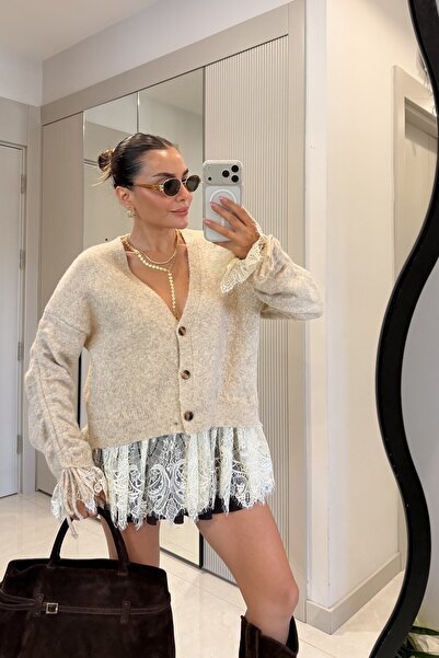 Gizem Ecemiş Monica Taş Dantel Detaylı Hırka