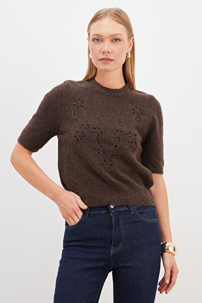 Fulla Moda Pulover tricotat cu mânecă scurtă, cu decolteu rotund și broderie ...