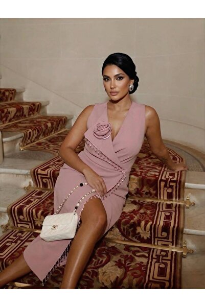 MDZ COLLECTION فستان سهرة مزين بالحجارة مع ياقة مزينة بالورود
