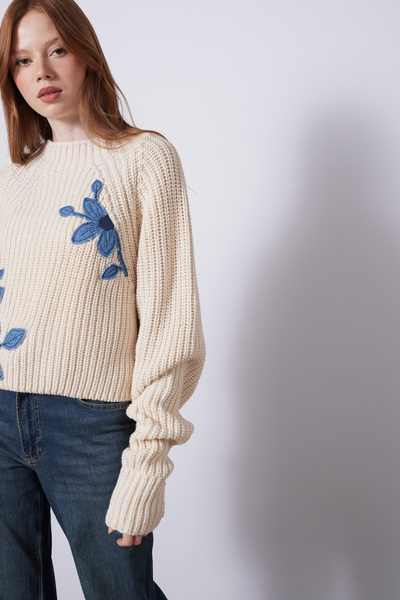 Nisan Jeans Flower-Embellished Stand-Up Collar Folded Sleeves Knitwear Sweate...