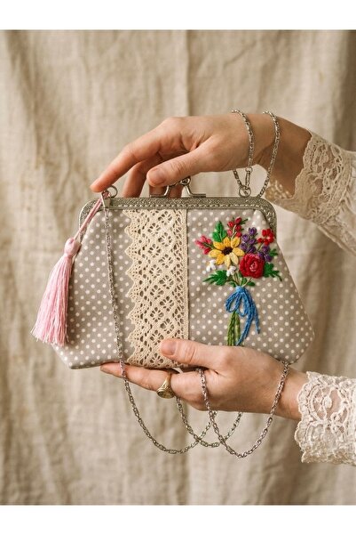 Arzu Demir 23x15 cm ölçülerinde Çiçek buketi Temalı %100 El nakış işlemeli Ke...