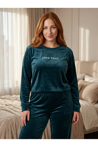 Estiva Kadın Everything Yazılı Büyük Beden Kadife Pijama Takımı