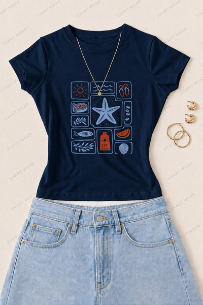 SVART WEAR تي شيرت نسائي ضيق من القطن الليكرا مطبوع عليه أيقونات العطلات الصي...