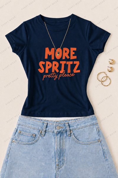 SVART WEAR تي شيرت نسائي ضيق من القطن الليكرا مطبوع عليه More Spritz - أزرق داكن
