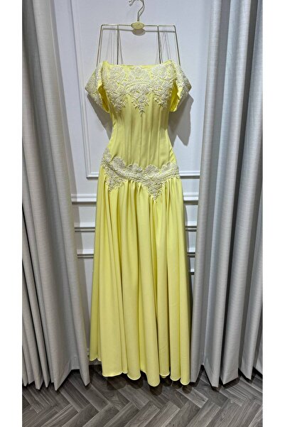 led style Long Evening Dress with Lace Appliqué and Tailored Cut
