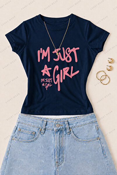 SVART WEAR تي شيرت نسائي من القطن الليكرا بقصة ضيقة مطبوع عليه I'm Just a Gir...