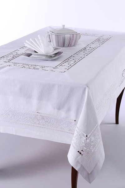 Silk Fashion Χειροποίητο τραπεζομάντιλο 682 (170εκ x 220εκ) λευκό