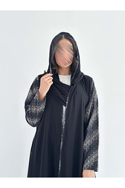 AYA MWT1269 - عباية اسود مع تدخيلة ركامه بالاكمام
