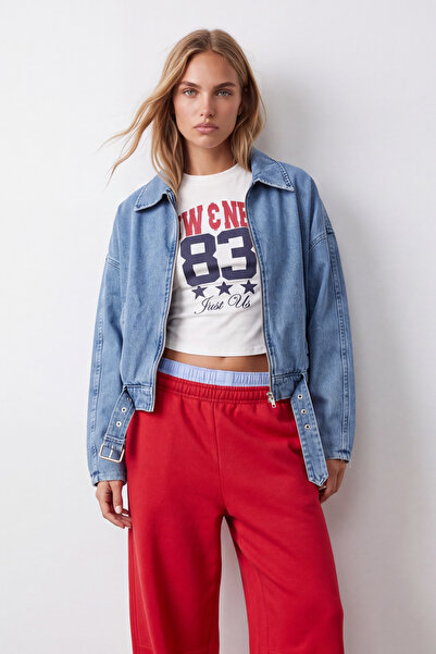 Trend Alaçatı Stili Γυναικείο μπουφάν τζιν με μπλε επένδυση και ζώνη Alc-X15797