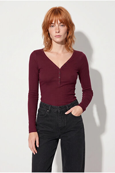 Alexa Dash Önden Düğme Detaylı V Yaka T-shirt