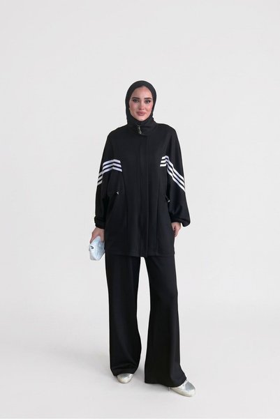Lafela طقم مكون من قطعتين بياقة عالية وتفاصيل مزركشة وشرائط