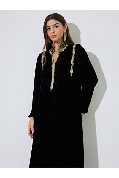 Amirah By Styli Black Embroidered Stand Collar Velvet Maxi Jalabiya