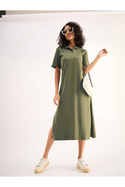 Sassafras By Styli فستان تي شيرت ميدي بلون الزيتون بأكمام قصيرة