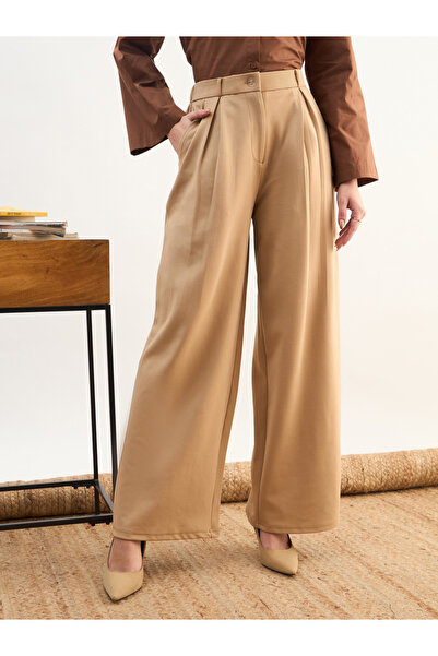 Sassafras By Styli بنطلون واسع الساق مطوي بلون بيج